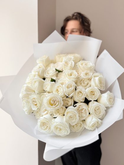 51-white-roses-coolflowers