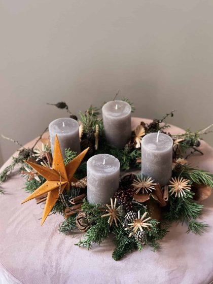 Traditional advent wreath