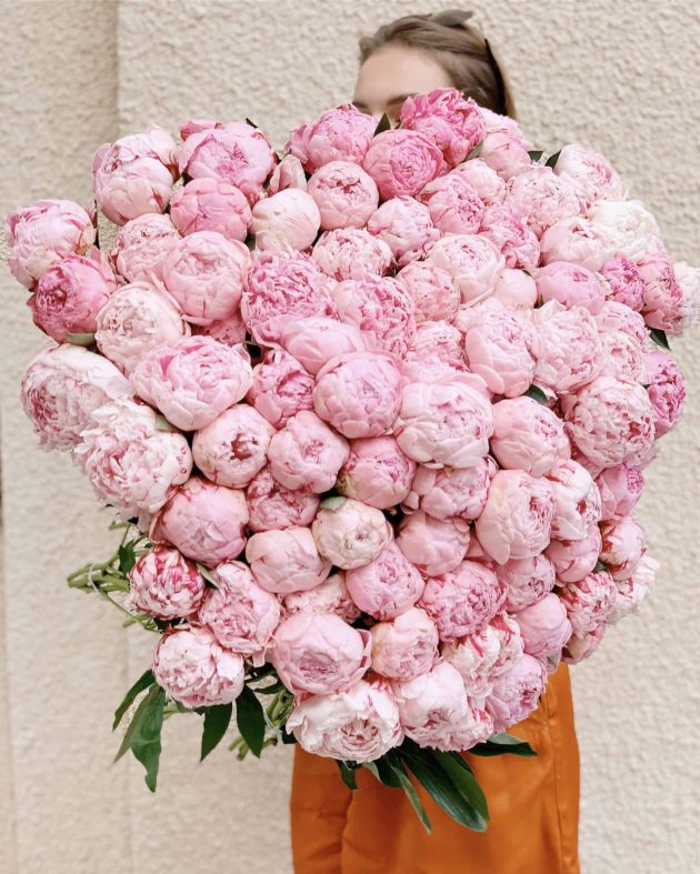 101 Peonies with delivery in Prague