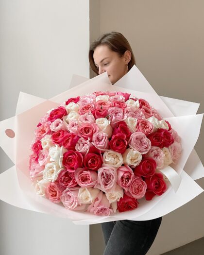 Garden roses: 101 Mix by Coolflowers flower delivery in Prague