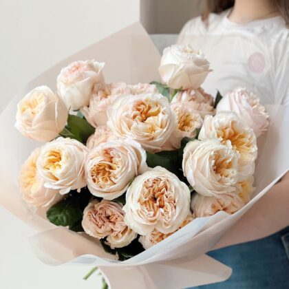 Garden roses Caramel by Coolflowers flower delivery in Prague