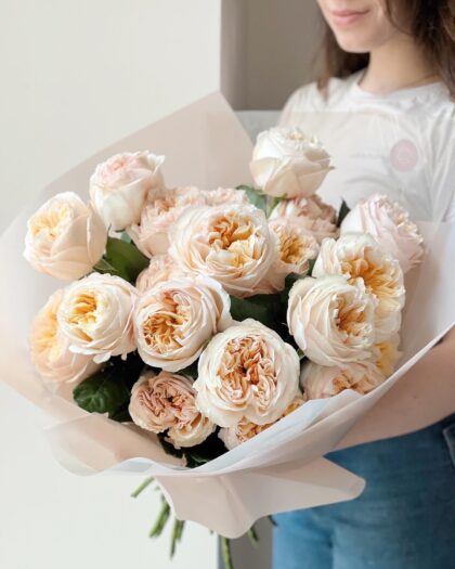 Garden roses Caramel by Coolflowers flower delivery in Prague