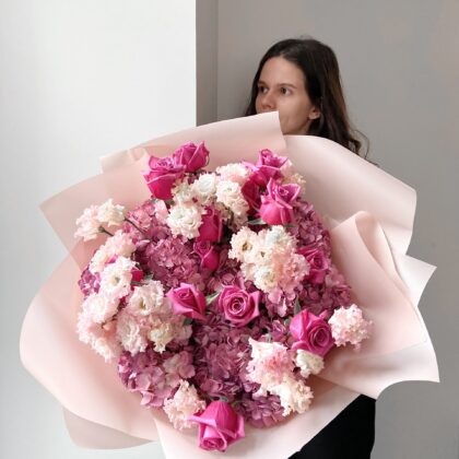 Bouquet Forever Valentine by Coolflowers flower delivery in Prague