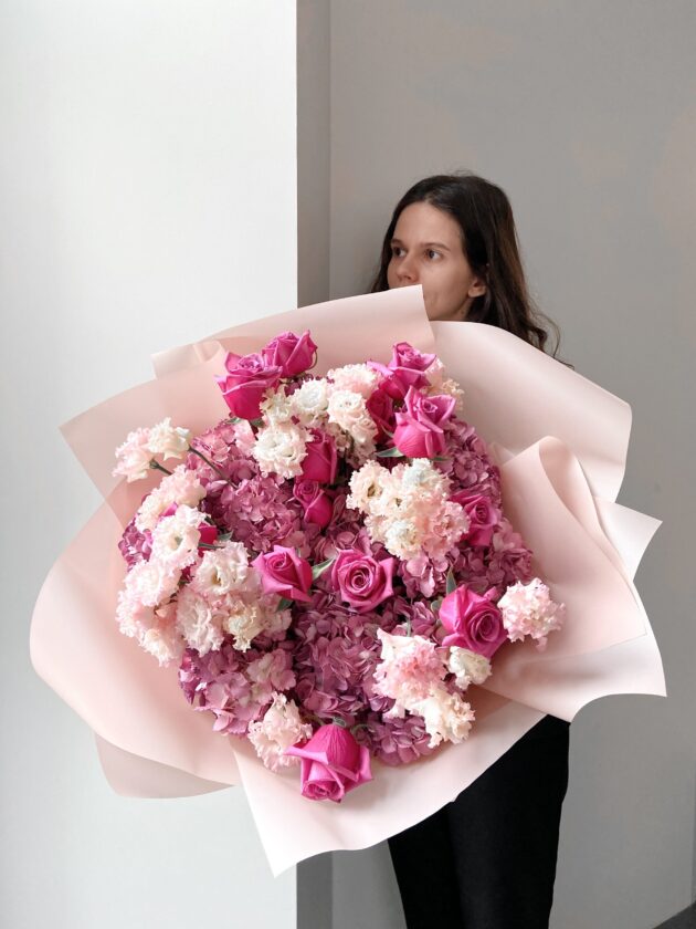 Bouquet Forever Valentine by Coolflowers flower delivery in Prague