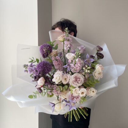 Art bouquet M by COOLFLOWERS with delivery in Prague