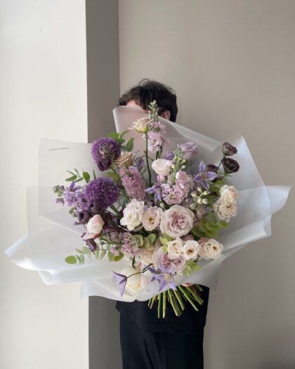 Art bouquet M by COOLFLOWERS with delivery in Prague