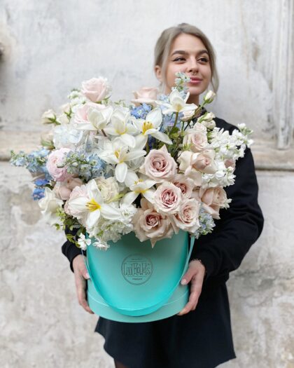 Flower box MAXI Classic bouquet by Coolflowers flower delivery in Prague