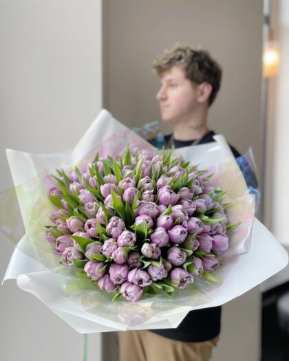 Tulips: Light Purple by Coolflowers flower delivery in Prague