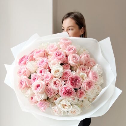 Fragrant roses: 101 Mix by Coolflowers flower delivery in Prague