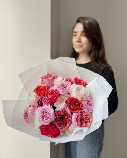 Garden roses Mix by Coolflowers flower delivery in Prague