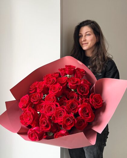 Red roses 51 pc 50 cm by Coolflowers flower delivery in Prague