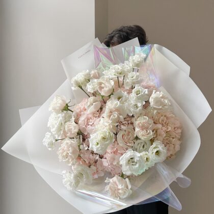 Bouquet Soft Romance by Coolflowers flower delivery in Prague