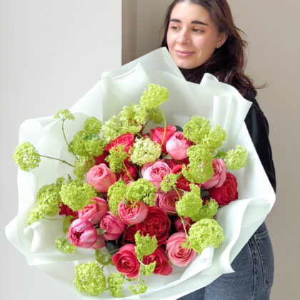 Bouquet: Spring in Tokyo by Coolflowers flower delivery in Prague