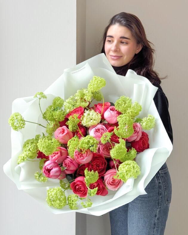 Bouquet: Spring in Tokyo by Coolflowers flower delivery in Prague