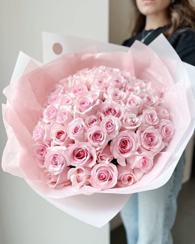 roses pink 51 pc by Coolflowers flower delivery in Prague