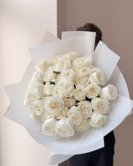 51 ivory roses by Coolflowers flower delivery in Prague