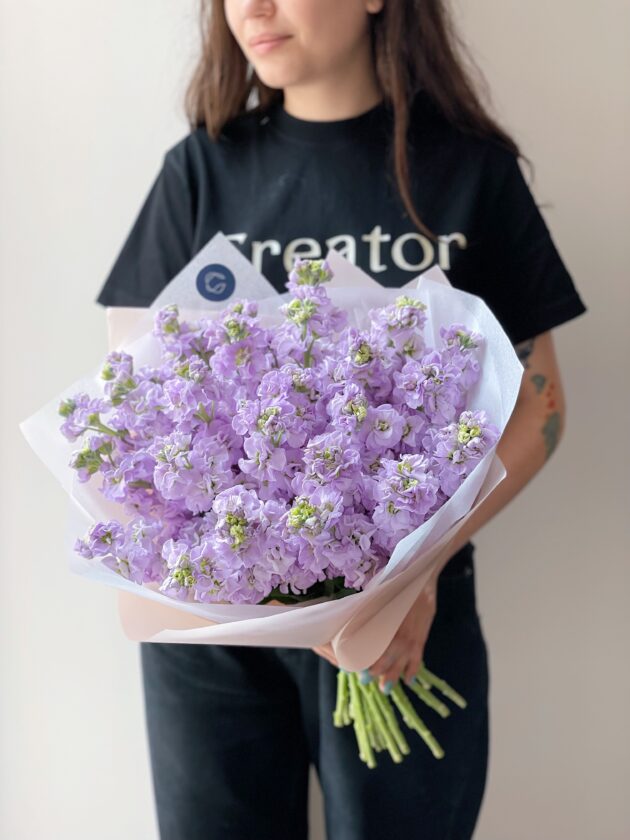 Matthiola (Stocks): Lilac by Coolflowers flower delivery in Prague