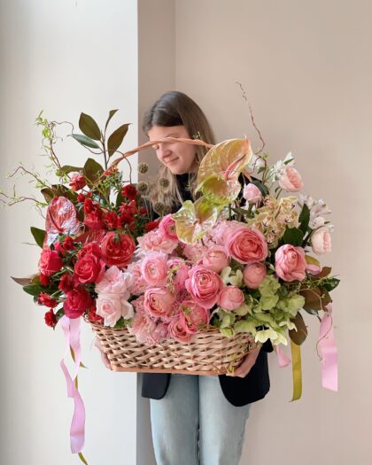 flower basket 2xl by Coolflowers flower delivery in Prague