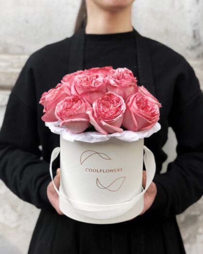 flower box mini candy roses by Coolflowers flower delivery in Prague