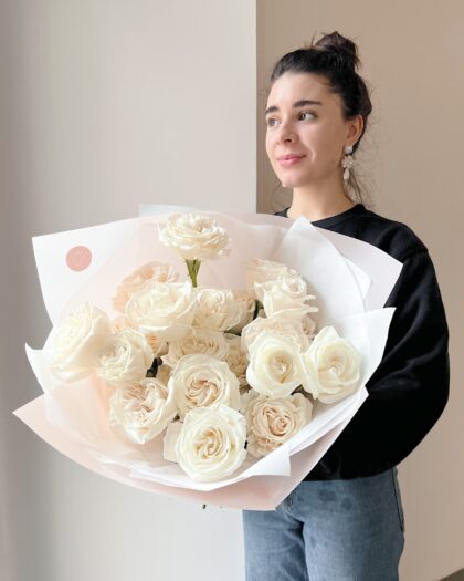 Розы цвета слоновой кости 50 см от Coolflowers доставка цветов в Праге