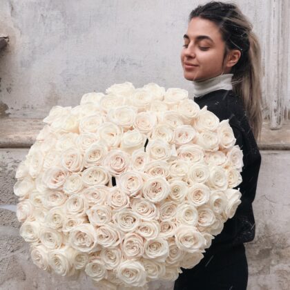 101 ivory roses 70 cm by Coolflowers flower delivery in Prague