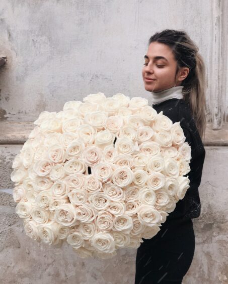 101 slonovinových růží 70 cm od Coolflowers rozvoz květin po Praze