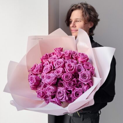 Roses 50 cm: 51 Berry by Coolflowers flower delivery in Prague