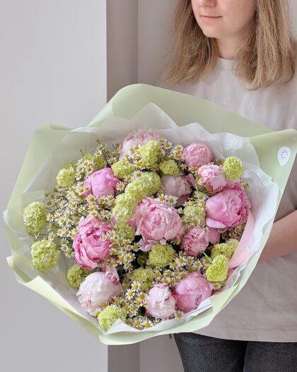 bouquet garden dream by Coolflowers flower delivery in Prague