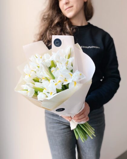 White iris by Coolflowers flower delivery in Prague