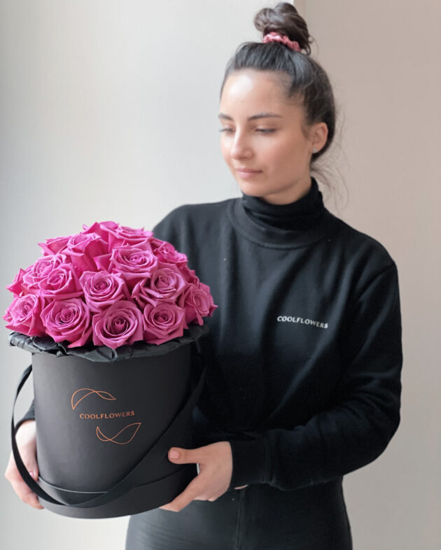 květinový box grand berry roses by Coolflowers rozvoz květin po Praze