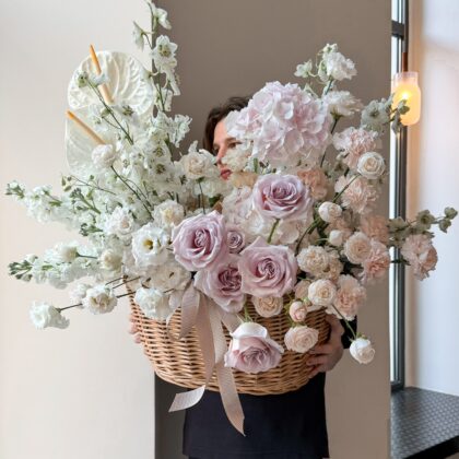 flower basket XL by Coolflowers flower delivery in Prague