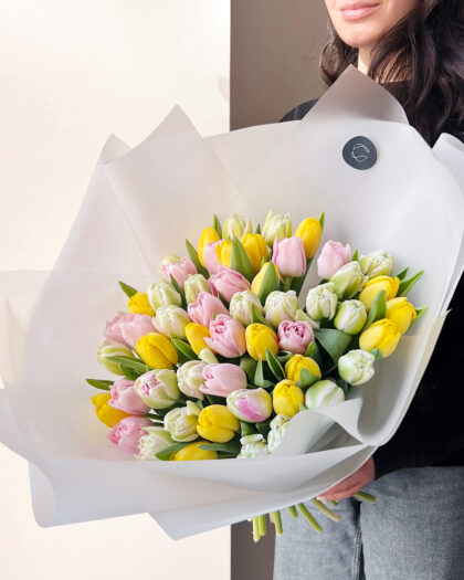 Tulips: Spring Mix by Coolflowers flower delivery in Prague